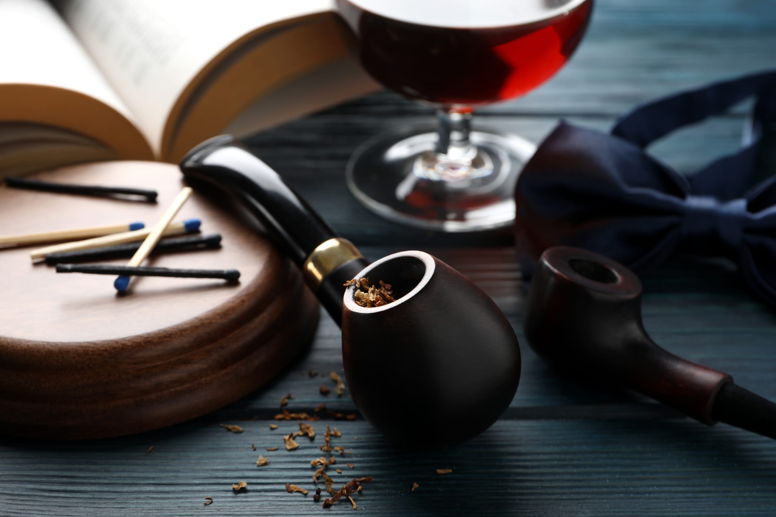 Pijp, tabak en een glas